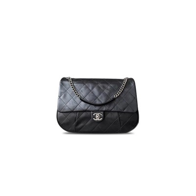 CHANEL VINTAGE CHAIN FLAP BAG  (34cm)